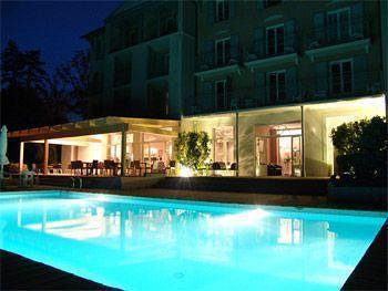 Brit Hotel Du Golf Le Lodge Salies-de-Béarn Exterior foto